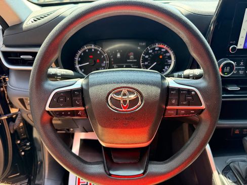 Used 2023 Toyota Highlander L FWD image 21