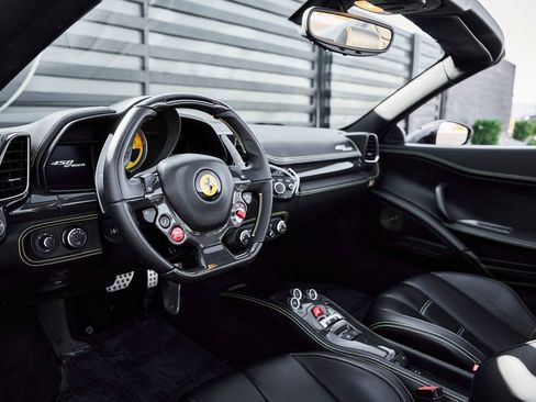 Used 2015 Ferrari 458 Spider RWD image 2