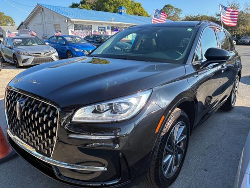 Used 2025 Lincoln Corsair Grand Touring image 2