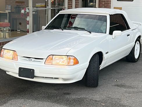 Used 1993 Ford Mustang LX RWD image 3