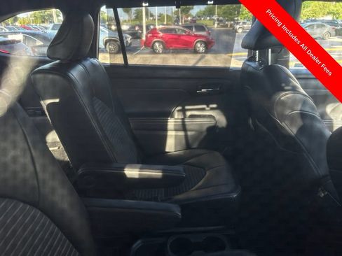 Used 2022 Toyota Highlander XSE FWD image 5