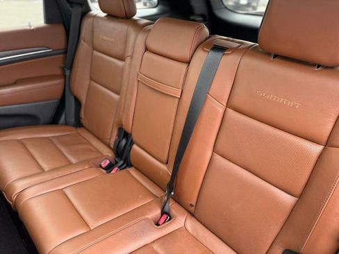 Used 2018 Jeep Grand Cherokee Summit w/ Platinum Series Group AWD/4WD image 29