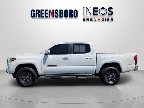 Used 2023 Toyota Tacoma SR5 AWD/4WD image 2