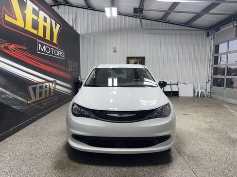 Used 2024 Chrysler Voyager LX FWD image 30