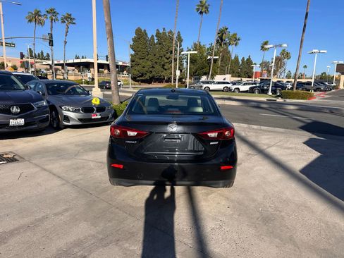 Used 2018 MAZDA MAZDA3 Grand Touring w/ Premium Equipment Package image 4