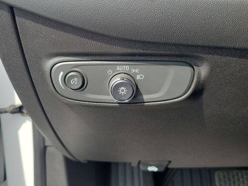 Used 2018 Chevrolet Equinox LT FWD image 13
