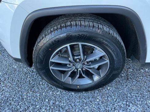 Used 2017 Jeep Grand Cherokee Limited image 27