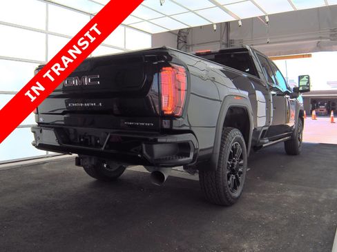 Used 2021 GMC Sierra 3500 Denali w/ Denali Black Diamond Edition image 5