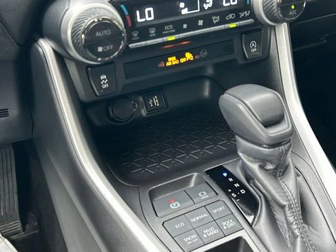 Used 2025 Toyota RAV4 XLE AWD/4WD image 63