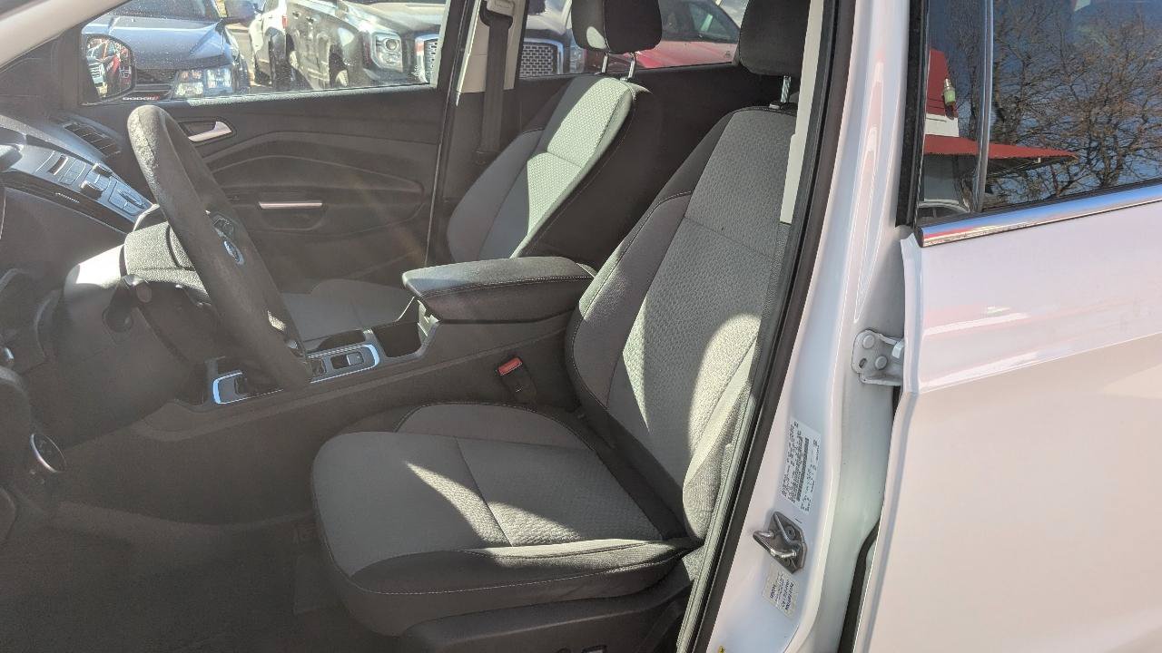 Used 2017 Ford Escape SE AWD/4WD image 9