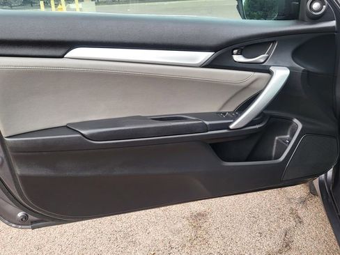 Used 2016 Honda Civic Touring image 17