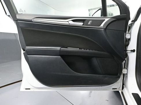 Used 2017 Ford Fusion SE image 17