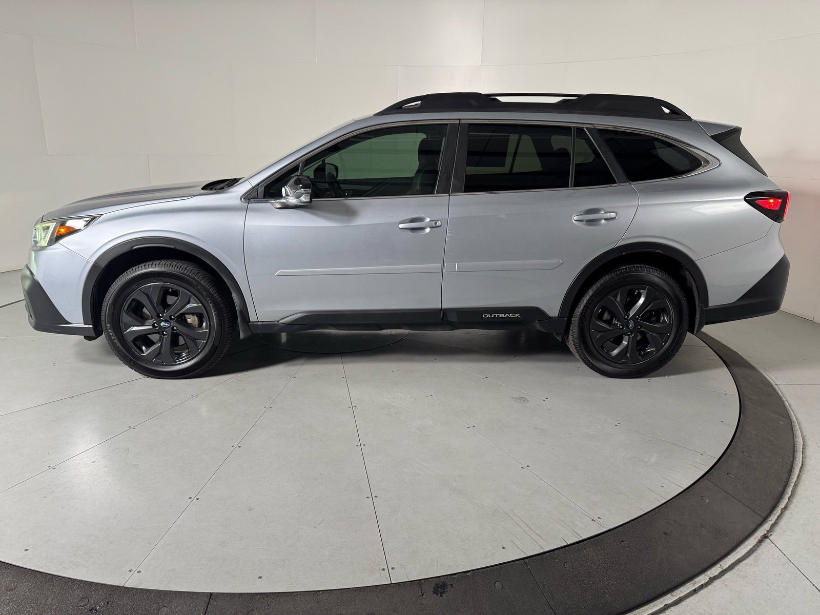 Used 2020 Subaru Outback Onyx Edition XT w/ Popular Package #2 AWD/4WD image 2