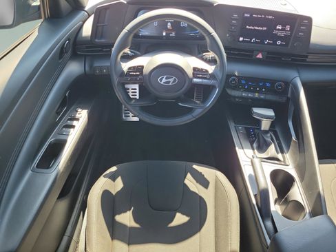 Used 2025 Hyundai Elantra Sport image 13