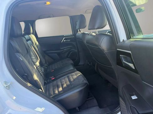 Used 2022 Mitsubishi Outlander SE AWD/4WD image 27