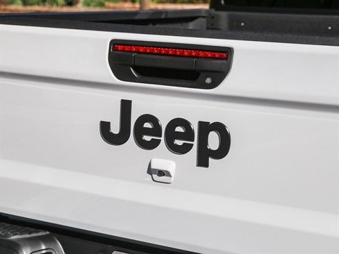 Used 2023 Jeep Gladiator Willys image 17