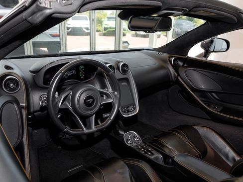 Used 2019 McLaren 570S Spider RWD image 14
