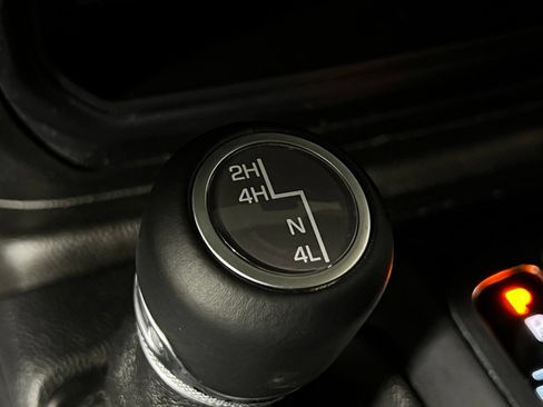 Used 2019 Jeep Wrangler Unlimited Sahara w/ Uconnect 4C Nav & Sound Group AWD/4WD image 20
