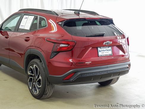 Used 2025 Chevrolet Trax RS w/ Driver Confidence Package image 7