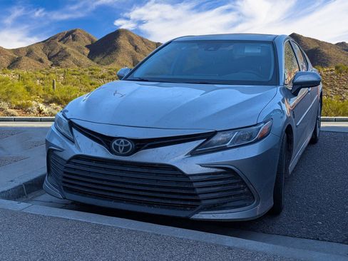 Used 2021 Toyota Camry LE image 2