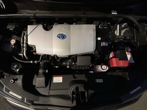 Used 2022 Toyota Prius LE FWD image 18
