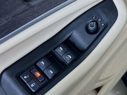 Used 2024 Jeep Grand Cherokee Limited w/ Black Appearance Package image 20