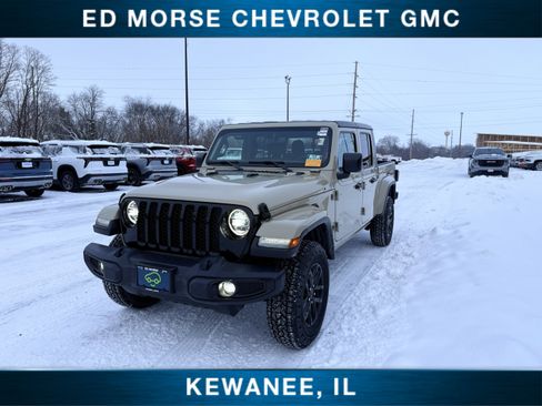 Used 2022 Jeep Gladiator Sport image 1