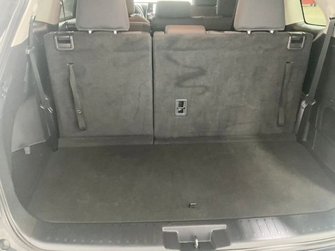 Used 2023 Toyota Highlander L image 24