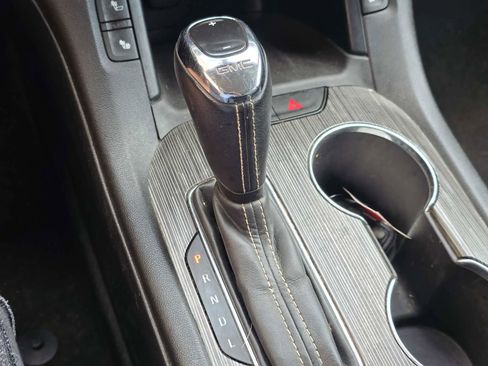 Used 2019 GMC Acadia SLT image 28