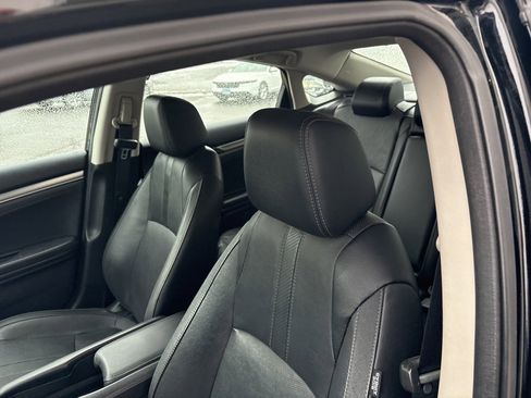 Used 2017 Honda Civic Touring image 22