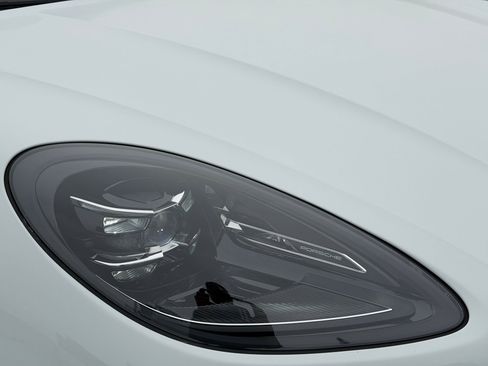 Certified 2023 Porsche Macan image 12