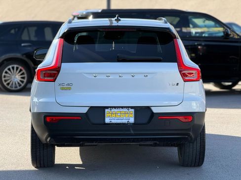 Used 2021 Volvo XC40 T5 R-Design AWD/4WD image 6