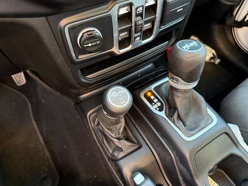 Used 2019 Jeep Wrangler Unlimited Sport S AWD/4WD image 19