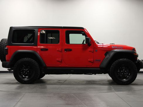Used 2025 Jeep Wrangler Willys AWD/4WD image 3