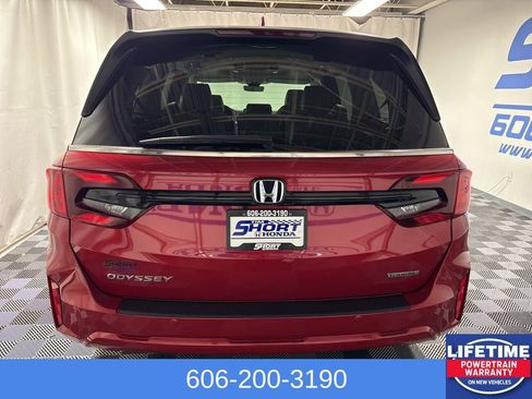 New 2026 Honda Odyssey Touring image 8
