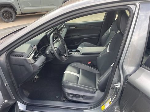 Used 2025 Toyota Camry SE w/ Convenience Package AWD/4WD image 27