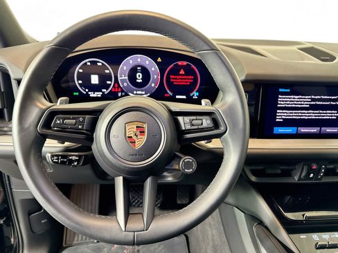 Used 2025 Porsche Cayenne image 13