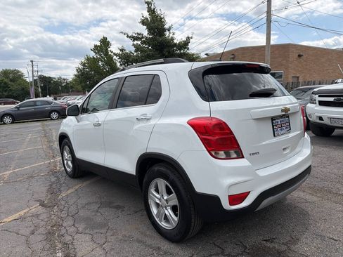 Used 2019 Chevrolet Trax LT w/ LT Convenience Package FWD image 4