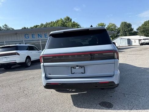 Used 2025 Lincoln Navigator Reserve AWD/4WD image 24