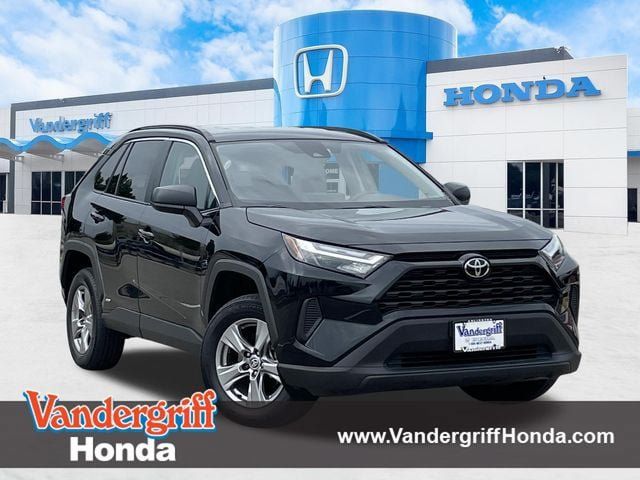 Used 2025 Toyota RAV4 LE AWD/4WD image 1