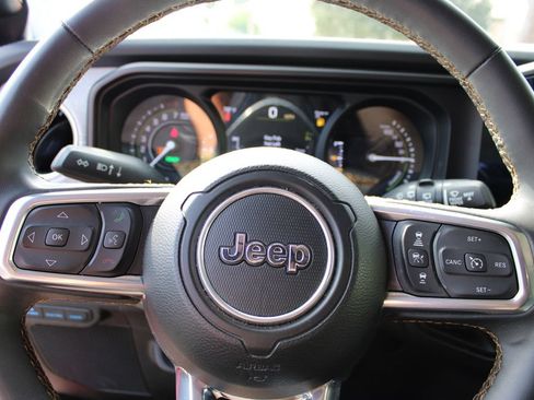 Used 2024 Jeep Wrangler Unlimited Sahara AWD/4WD image 12