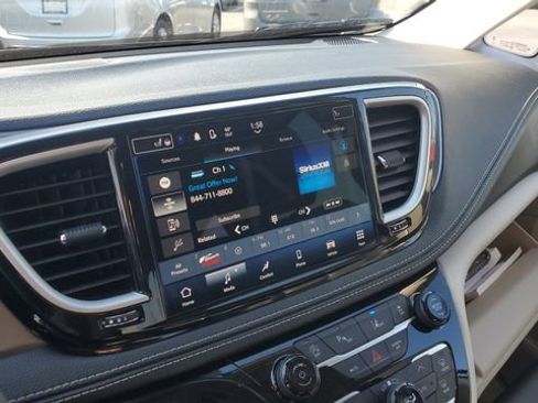 Certified 2023 Chrysler Pacifica Touring-L image 12