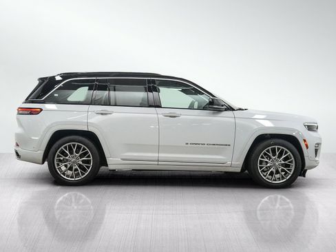Used 2025 Jeep Grand Cherokee Summit w/ Luxury Tech Group V AWD/4WD image 6