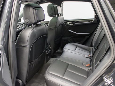 Certified 2025 Porsche Macan image 27