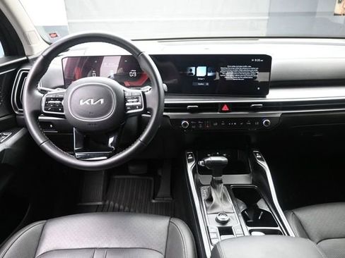 Used 2025 Kia Sorento S FWD image 9