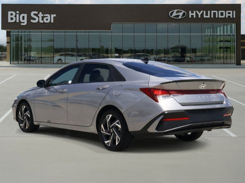 Used 2025 Hyundai Elantra Sport FWD image 3