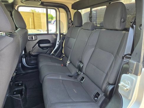 Used 2023 Jeep Gladiator Sport AWD/4WD image 32