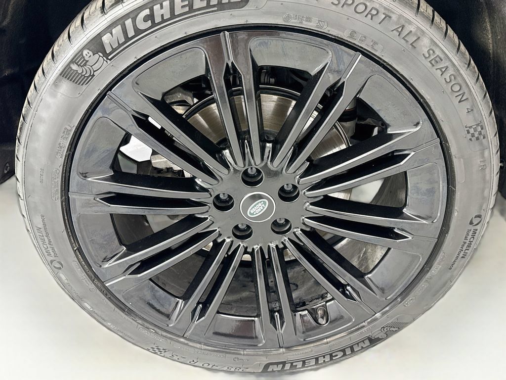 Used 2024 Land Rover Range Rover SE AWD/4WD image 32