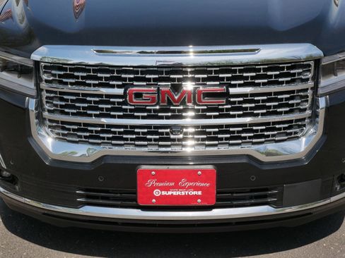 Used 2023 GMC Acadia Denali w/ Denali Ultimate Package AWD/4WD image 8
