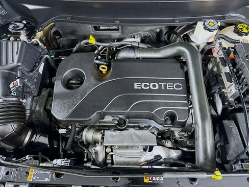 Used 2020 Chevrolet Equinox LS image 29